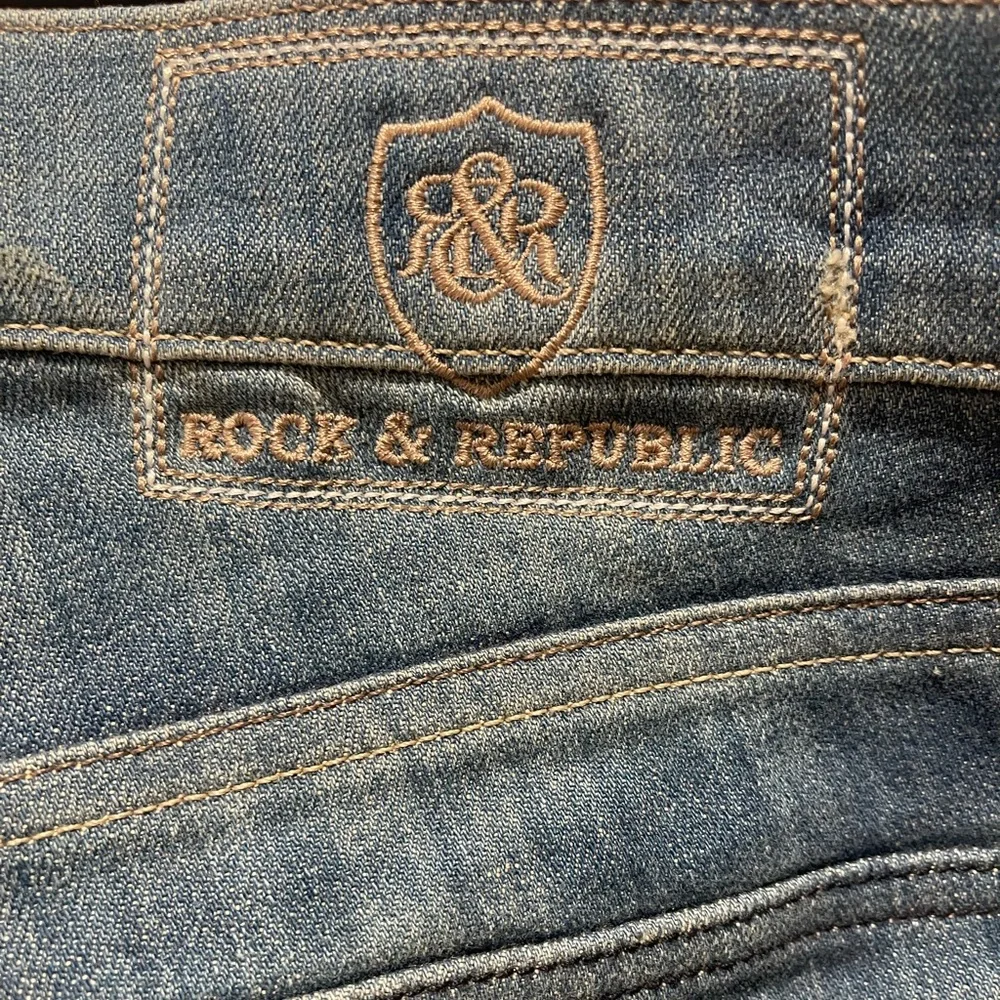 ROCK & REPUBLIC - Ralph Low Rise Relaxed Straight Leg - Picture 9 of 13